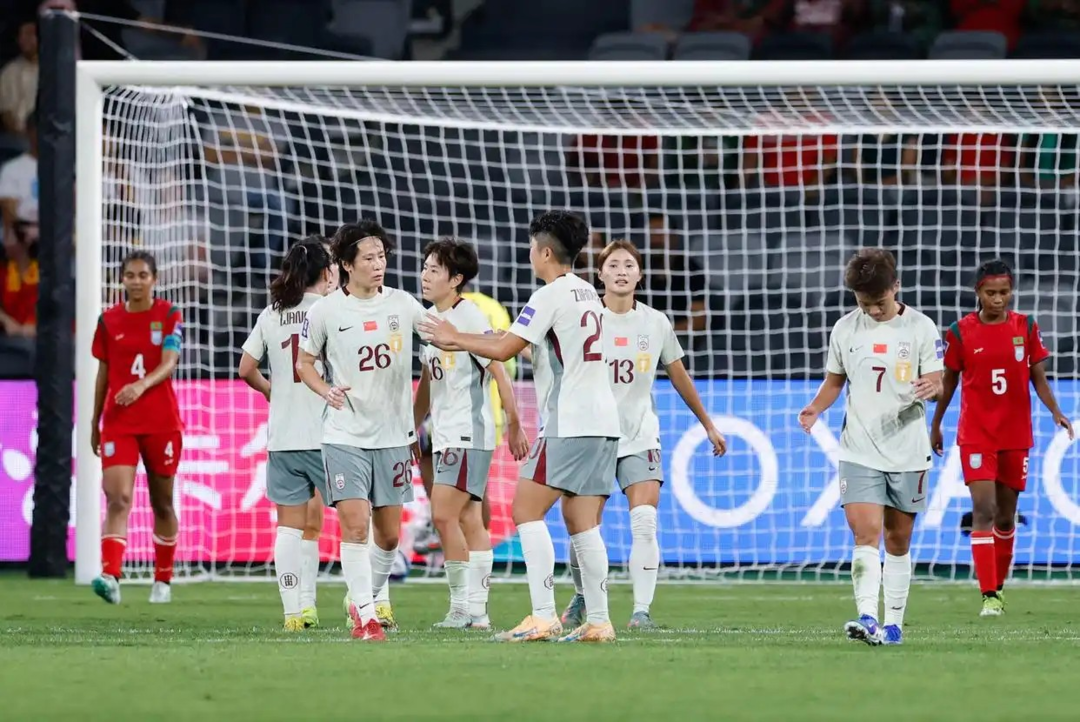 LOL总决赛-女足亚洲杯|中国队2：0获胜，元宵佳节俩汤圆，球迷直喊没吃饱