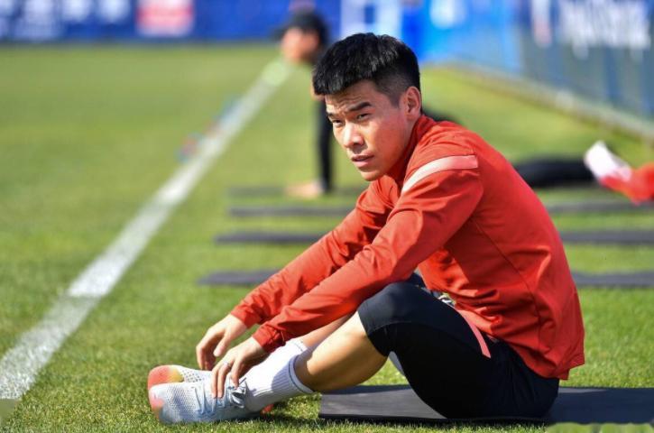 2025英雄联盟总决赛-意外！他可能成大连英博本赛季首位主力难保的功勋球员，引发热议