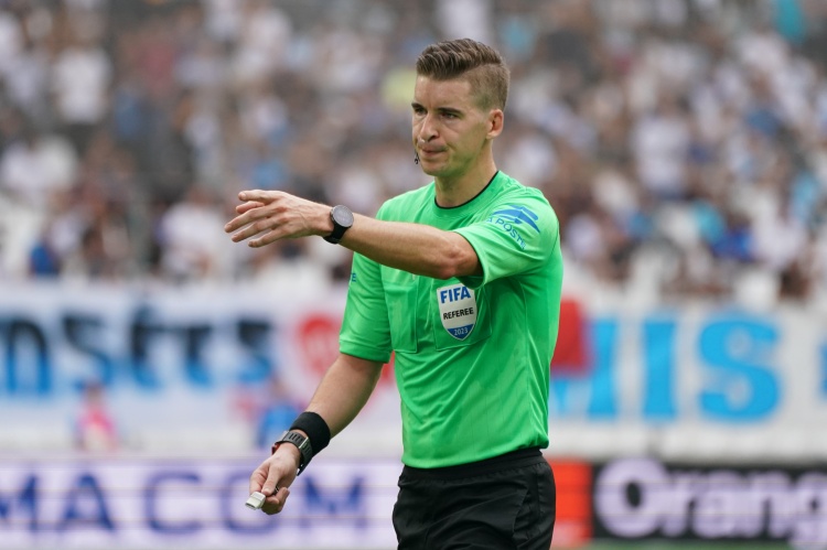 2025英雄联盟总决赛-巴萨VS纽卡欧冠1/8决赛裁判：法国裁判组领衔，主裁判弗朗索瓦