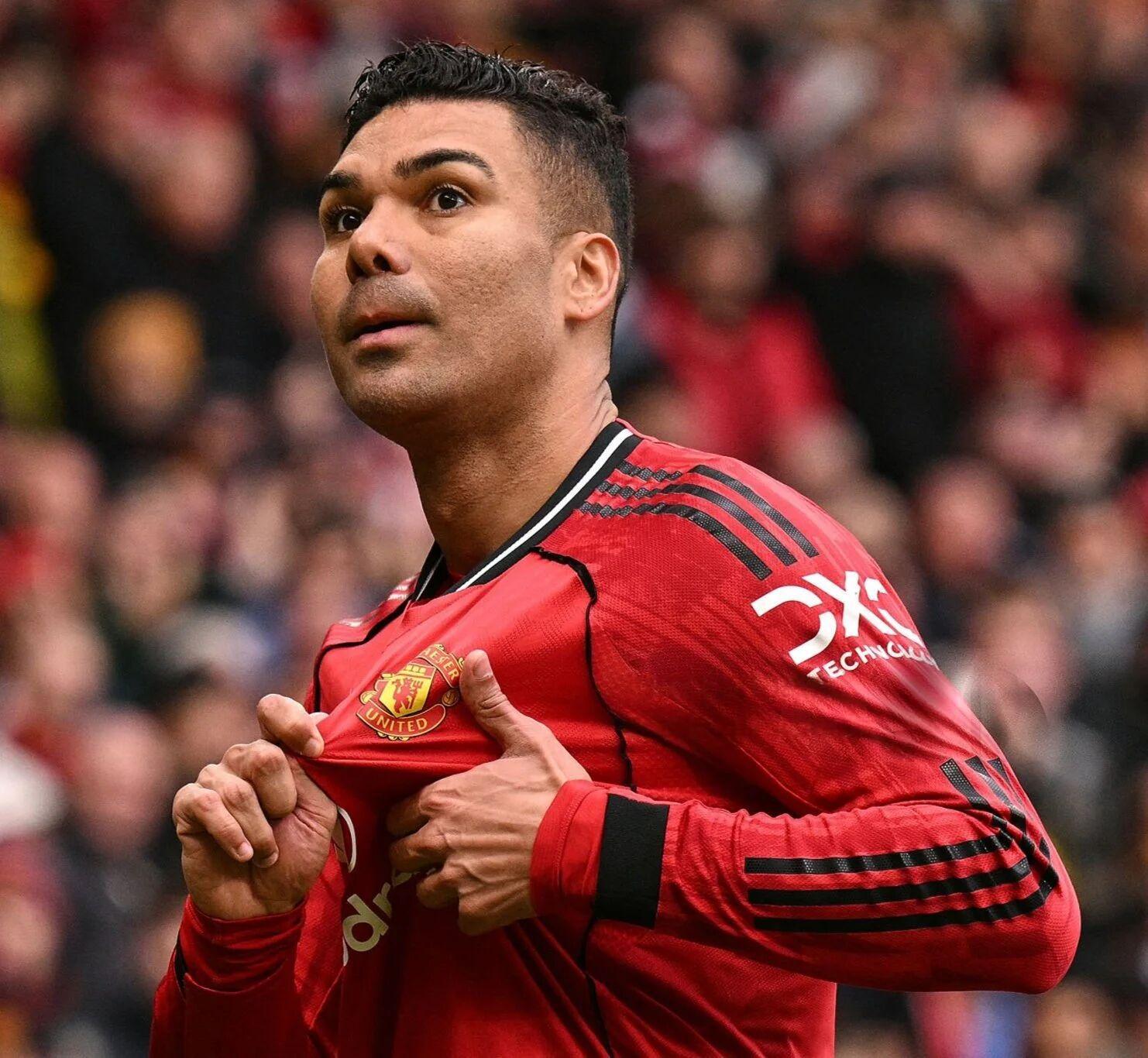 2025英雄联盟总决赛-曼联主场7万人高呼卡塞米罗再踢1年！表现越好越难留队，拉爵无情